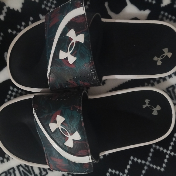 Under Armour Black and Multicolor Slide Sandals Youth 5 Women's 6.5 - Picture 1 of 3